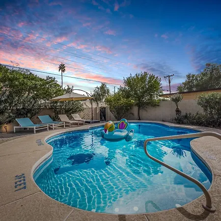 The Sunset House - Pool, Hot Tub & Putting Green