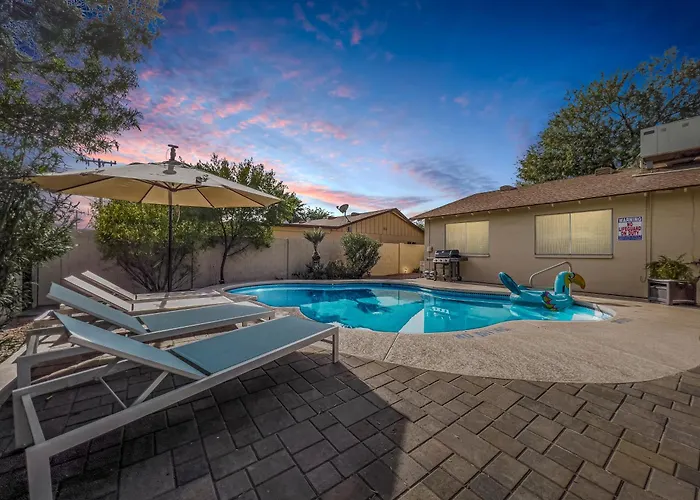 The Sunset House - Pool, Hot Tub & Putting Ferienhaus Tempe